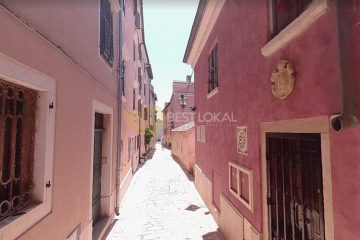 [:hr]Rovinj - Centar/Ulica Sv.Križa - stan 32 m2/1S - prodaja[:]